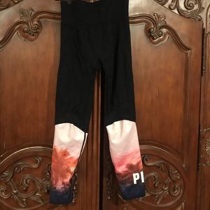 PINK Sz M Cool and Comfy Leggings Blk w/ Pink Palm